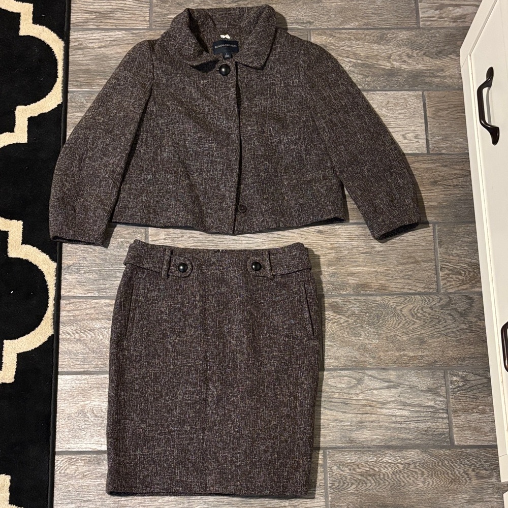 Banana republic Women's Brown Tweed Jacket & Skirt Set-size 4